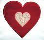 Vyšívaný saténový polštářek k Valentýnu s motivem srdce - detail