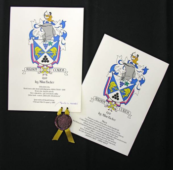 Ručně malovaná rodinná heraldika. Tvorba uznávaného výtvarníka a heraldika Zdeňka Velebnýho